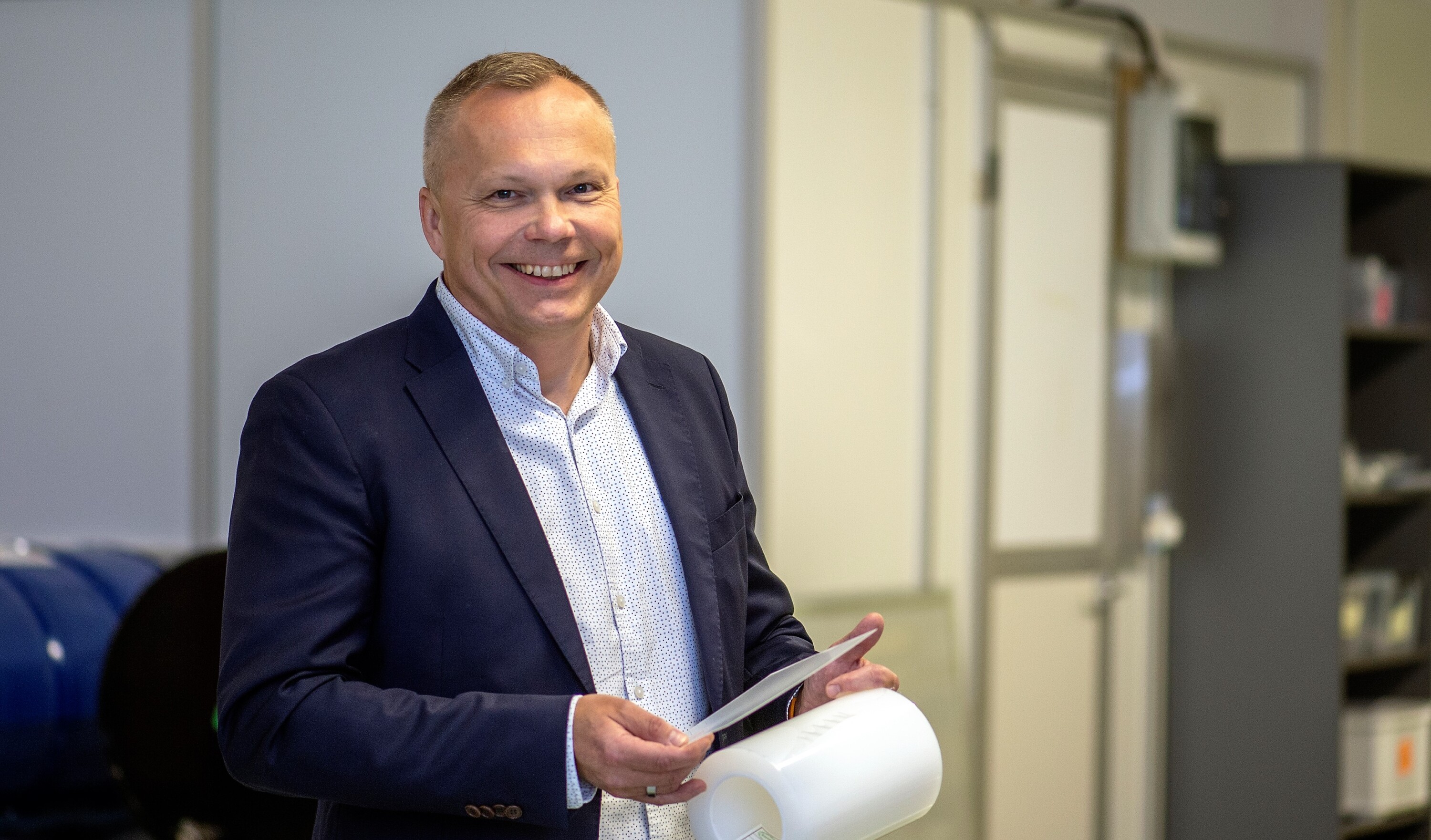Veli-Pekka Leppänen, CEO of Nanocomp, in a photonics manufacturing environment in Finland